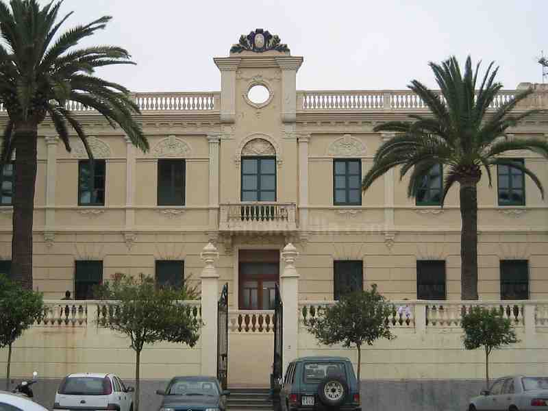 Fachada principal del Colegio La Salle-El Carmen