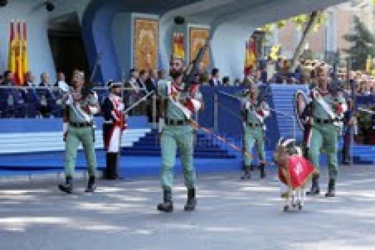 Imbroda, presente en el desfile de la Fiesta Nacional en representación de todos los melillenses