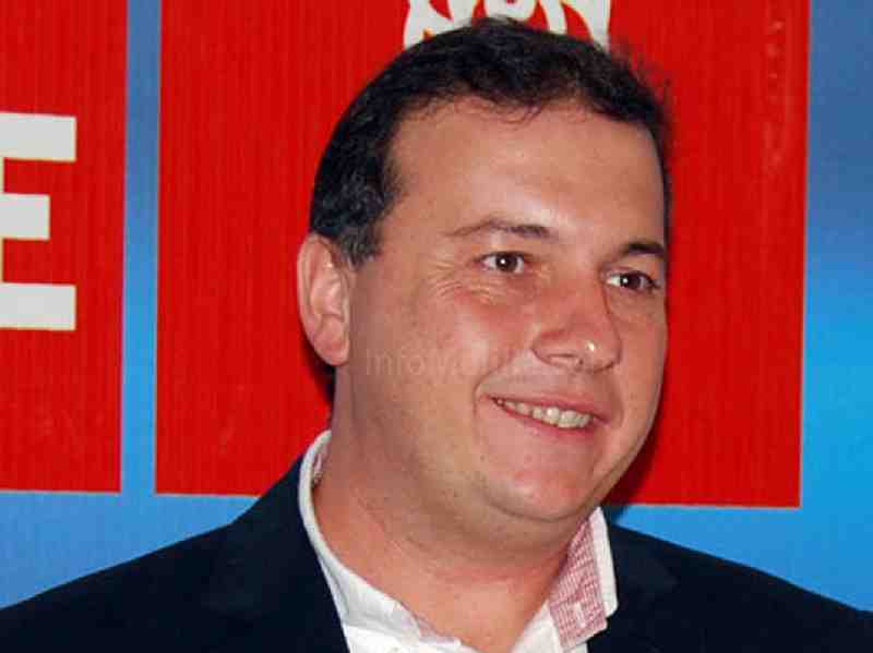 El candidato socialista al Senado, Julio Bassets