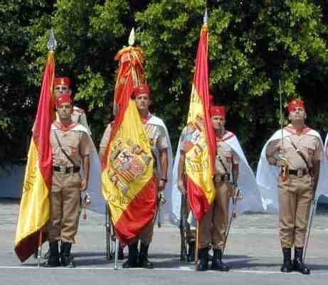El Rey recibe en una audiencia militar a los Regulares de Ceuta y Melilla