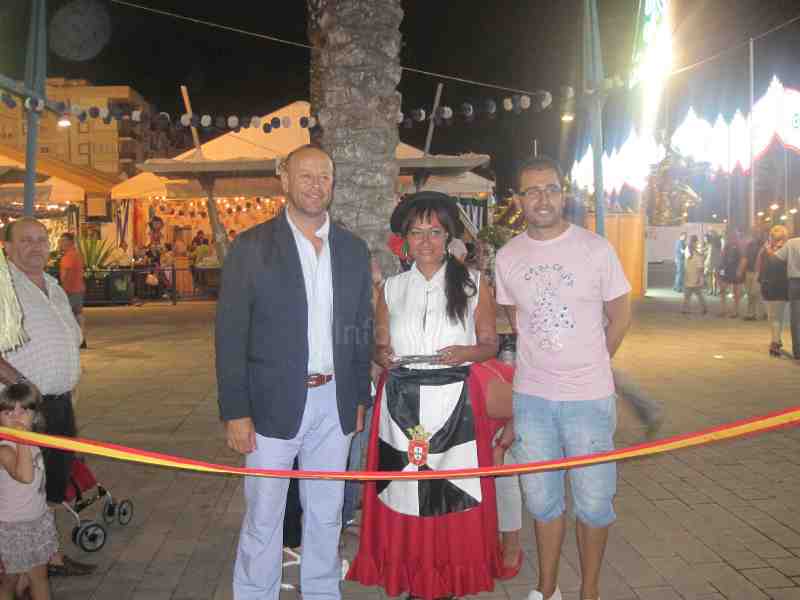 El ambiente ferial, al rojo vivo, en el reportaje fotográfico de InfoMelilla.com