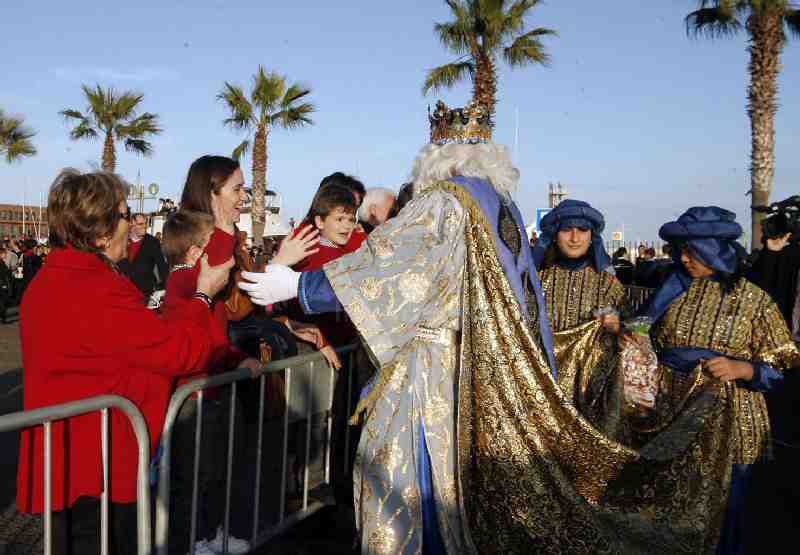 Los Reyes Magos llegan al puerto de Melilla cargados de ilusiones y regalos para los melillenses