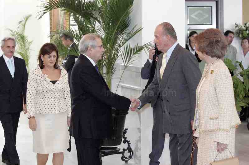 Juan José Imbroda y Don Juan Carlos I durante la visita de los monarcas a la Ciudad