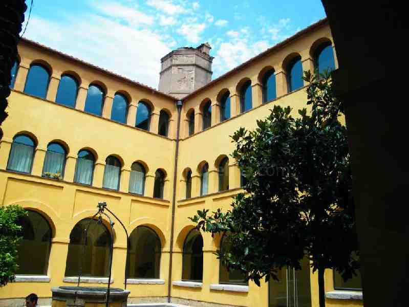 Un grupo de socios de la Casa de Melilla en Barcelona visita Tarrasa