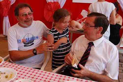 Día del Socialista en 'La Bodeguiya' entre platos compartidos y baile por sevillanas