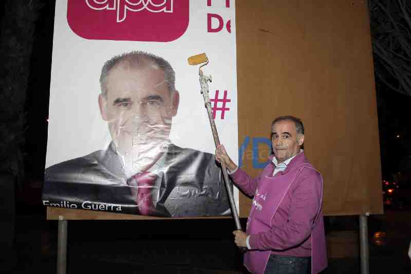 Una multitudinaria “pegada de carteles” da el pistoletazo de salida a la campaña electoral