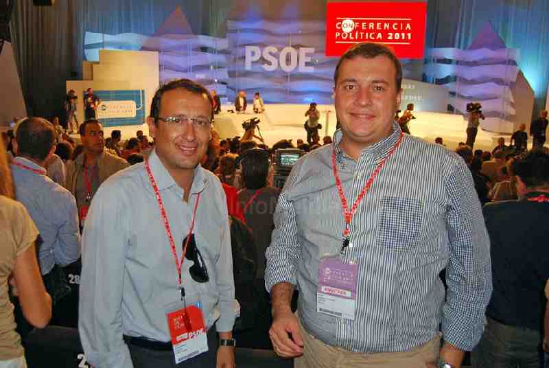 Muñoz y Bassets en la Conferencia Política que el PSOE celebró este año