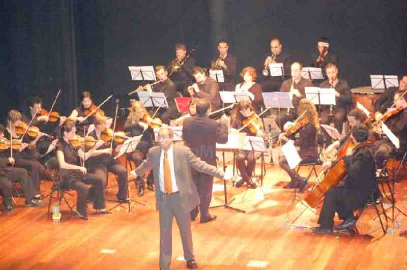 Fernando Argenta dirigirá el sábado a la Orquesta Sinfónica 'Ciudad de Melilla'