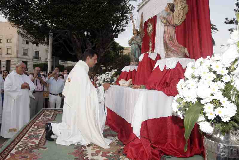 Cientos de melillenses celebraron el Corpus Christi