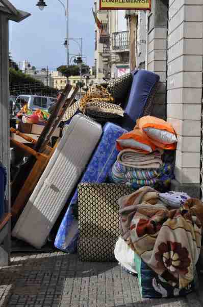 Una familia es forzada al desalojo por daños estructurales en su bloque de viviendas