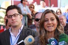 Ángel Fernández junto a Sofía Acedo durante la caravana popular