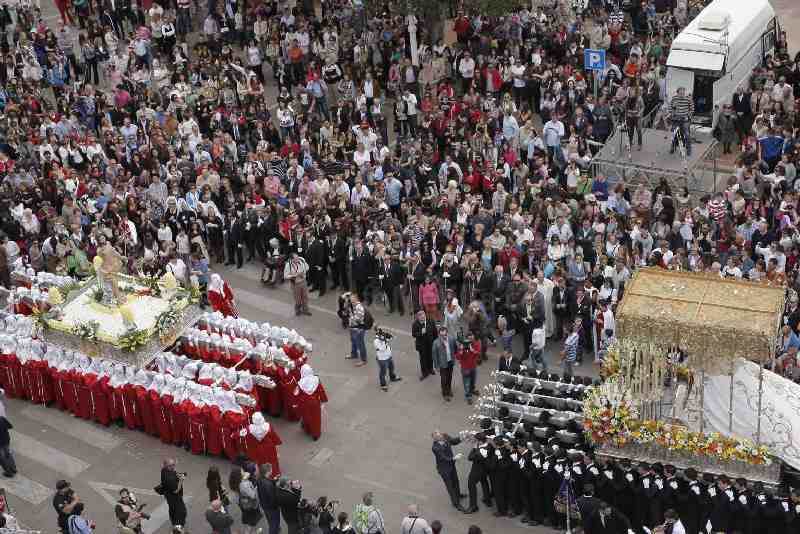 La Semana Santa de Melilla finaliza con el tradicional encuentro del Resucitado y María del Rocío