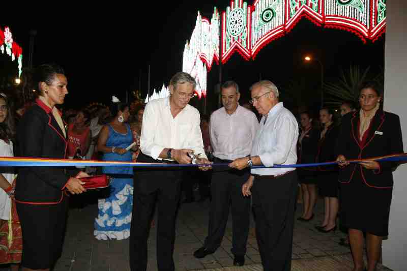 Comienza la Feria de Melilla con el encendido de la iluminación más austera y ahorrativa de los últimos años