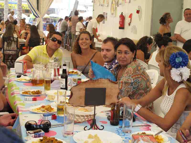La paella, en sus diferentes vertientes, plato estrella de las casetas del Real de la Feria