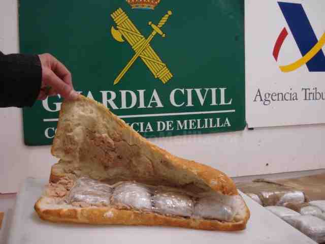 Droga oculta en bocadillos de atún