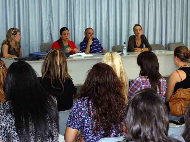 Sofía Acedo se dirigió a los alumnos durante la presentación del curso