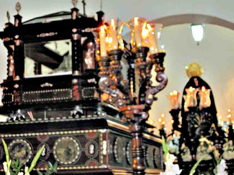 Miles de melillenses acompañan al solemne Santo Entierro