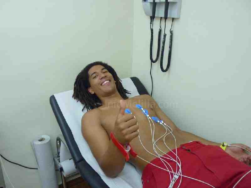 Suka-Umu pasando reconocimiento médico