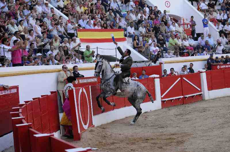 Amplio reportaje gráfico del primer festejo taurino con el triunfo de Sergio Flores y Luis Rivera