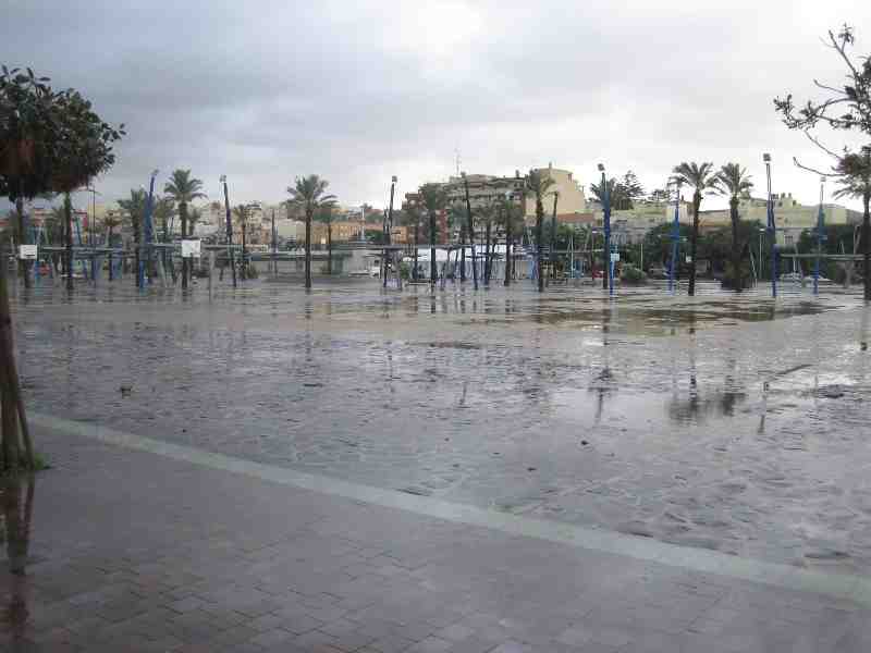 Este era el aspecto esta mañana de la Plaza Multifuncional de San Lorenzo