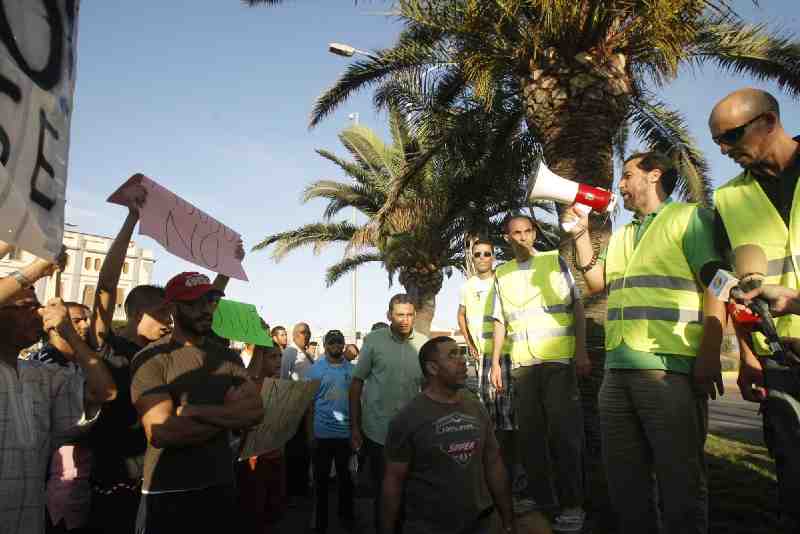 Medio millar de personas se manifiestan contra la prohibición de entrada de cárnicos y lácteos marroquíes
