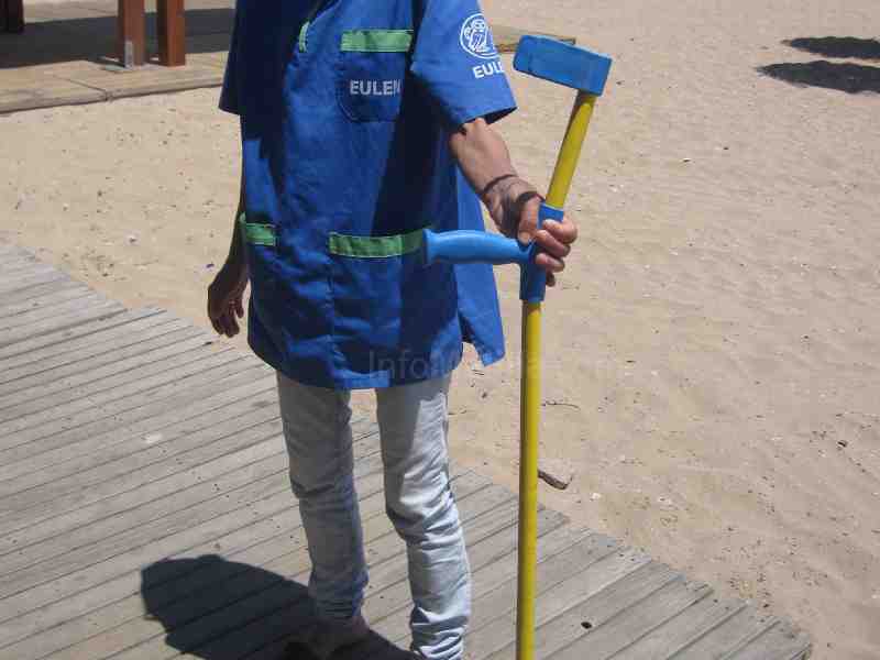 Roban material de minusválidos en la playa de La Hípica