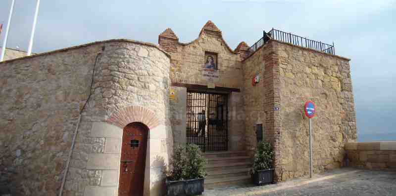 Fachada principal del Museo Militar de Melilla