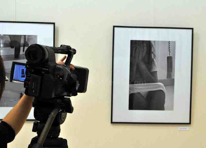 Una muestra fotográfica plasma la crudeza de la violencia de género