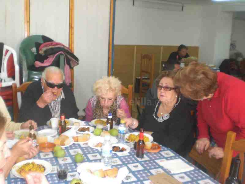 La Casa de Melilla en Almería celebra el Día de Andalucía con el 'Guiso del Mes', arroz con costilla