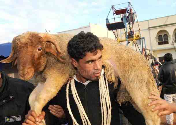 Los musulmanes melillenses se preparan para la celebración del Ait El Kebir o Fiesta del Sacrificio