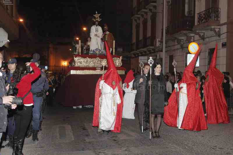 La procesión de 'La Sentencia' reúne a cientos de melillenses