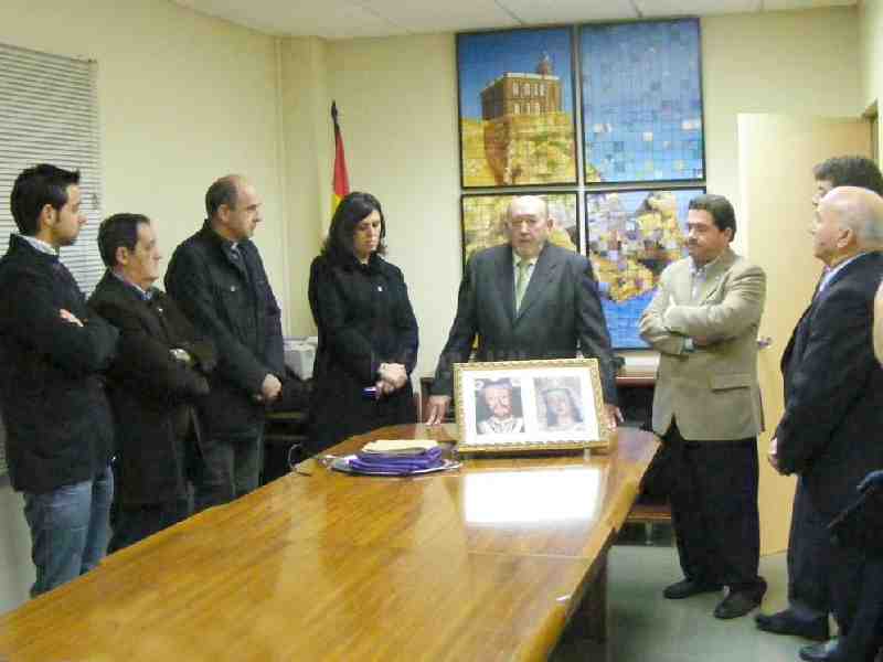 El Cautivo entrega las prendas de penitencia para la lberación del preso en Jueves Santo
