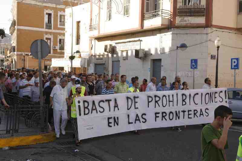 Medio millar de personas se manifiestan contra la prohibición de entrada de cárnicos y lácteos marroquíes