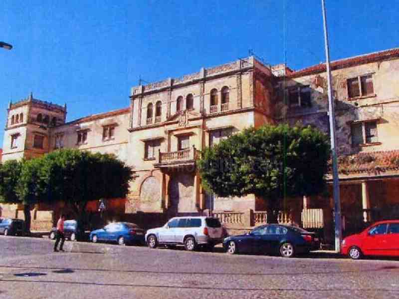 Fachada de la Antigua Residencia Militar de Oficiales de Melilla