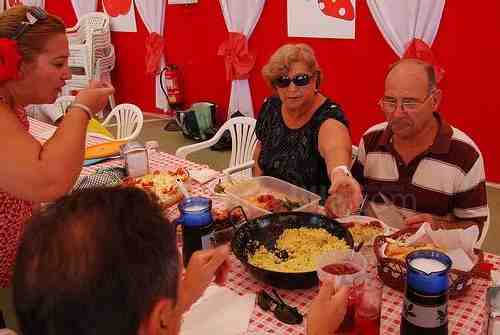 Día del Socialista en 'La Bodeguiya' entre platos compartidos y baile por sevillanas