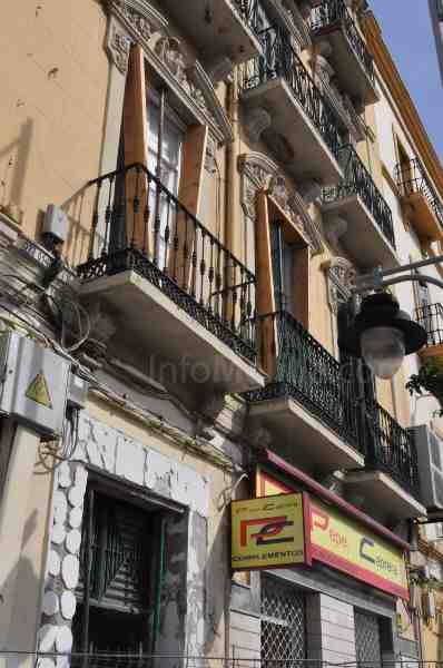 Una familia es forzada al desalojo por daños estructurales en su bloque de viviendas