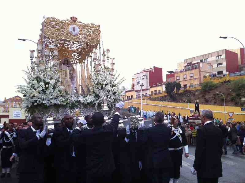 El Cautivo y la Virgen del Rocío, sorprendidos por una tromba de agua