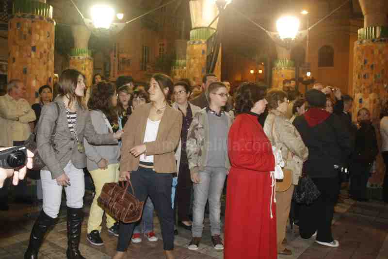 El Cristo de la Paz sale al encuentro de los melillenses en la plaza Menéndez Pelayo