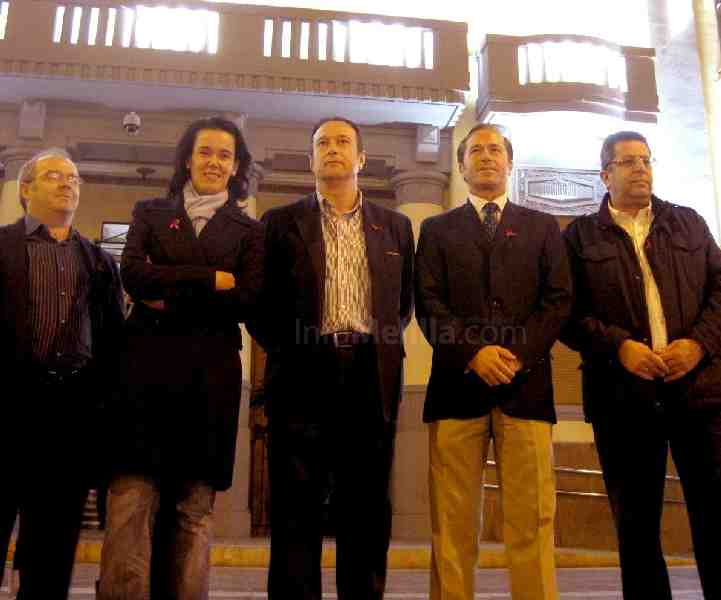 El Palacio de la Asamblea brilló en apoyo a los enfermos de SIDA y a sus derechos