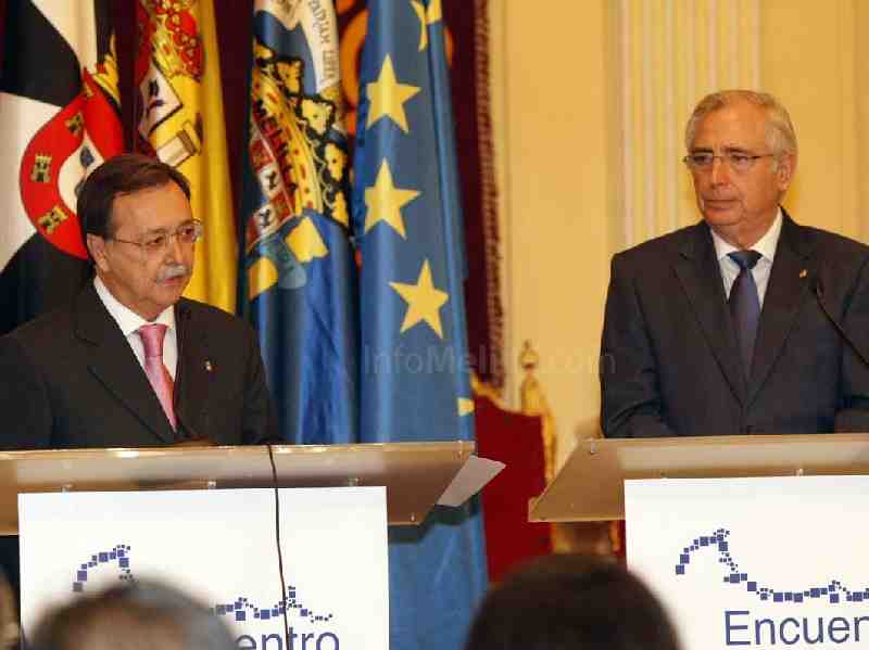 Juan Jesus Vivas y Juan José Imbroda durante su comparecencia ante los medios