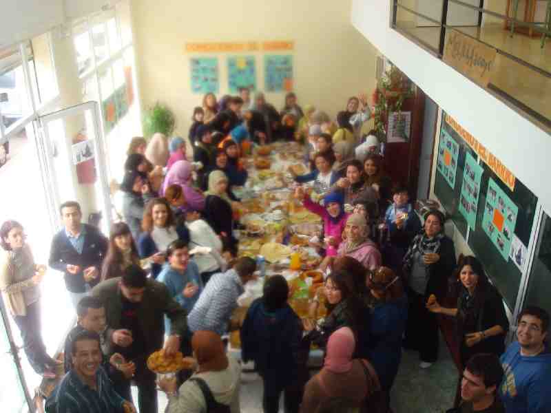 Melilla Acoge organiza 'Las tardes del té' para crear un espacio de encuentro vecinos y usuarios