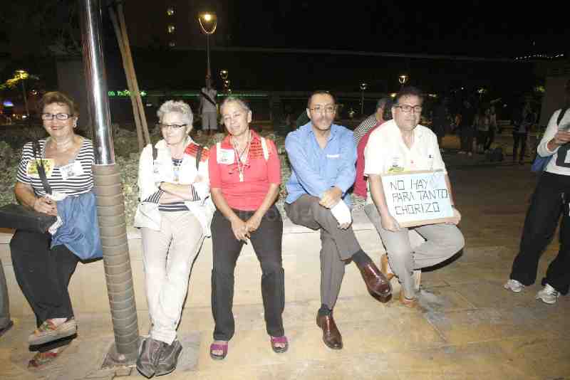 Decenas de melillenses secundan las protestas 'antisistema'