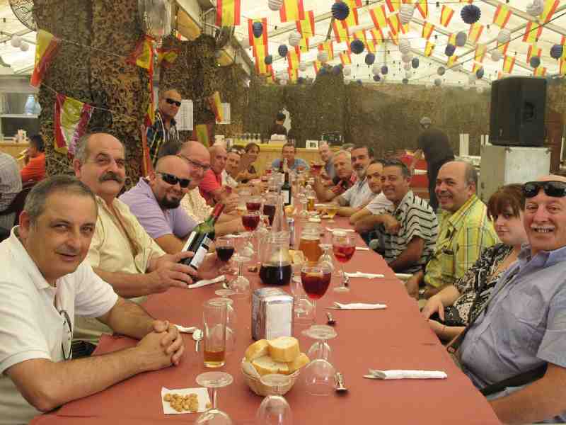 La paella, en sus diferentes vertientes, plato estrella de las casetas del Real de la Feria