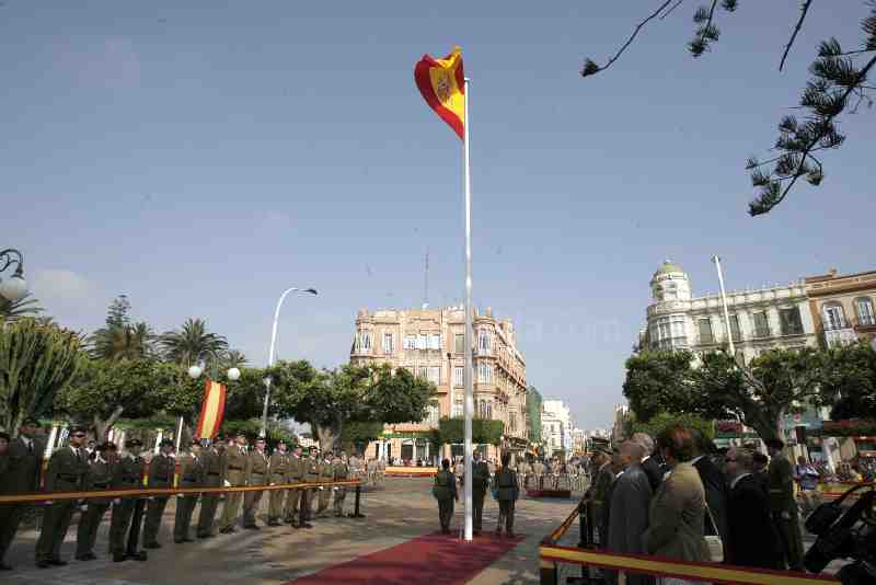 Con el izado de la bandera española da comienzo la celebración del DIFAS 2012 en Melilla