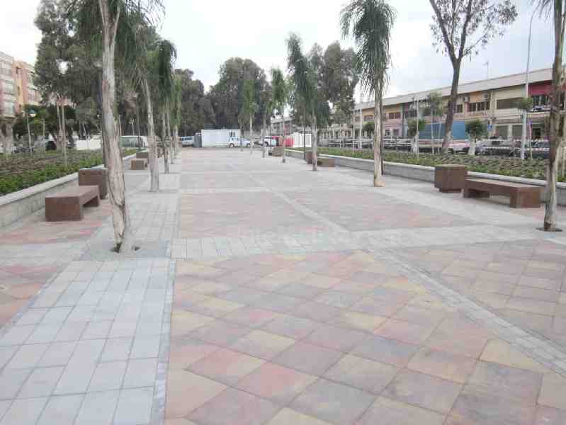 Vista del nuevo paseo construido junto a la frontera