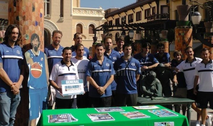 El equipo al completo en la Plaza del Sagrado Corazón, en pleno centro de la Ciudad
