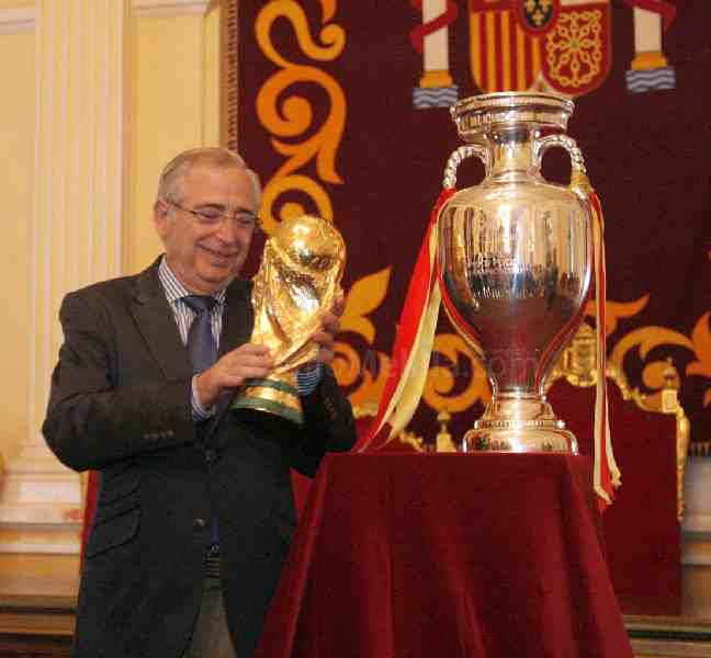 Los trofeos futbolísticos ya estuvieron en Melilla en 2010
