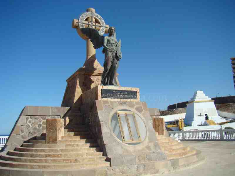 El Centro de Historia y Cultura Militar de Melilla edita una guía para dar a conocer la importancia patrimonial del Cementerio municipal