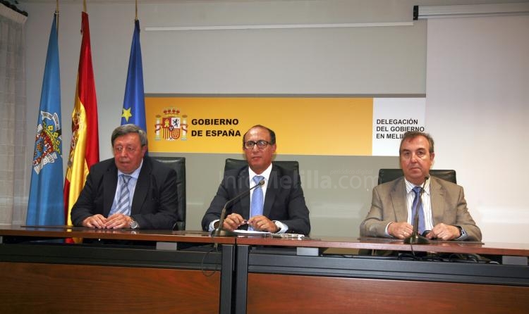 Emilio Baos, a la izquierda, se encuentra de visita en Melilla