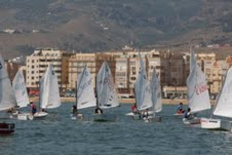 Vela (RCM de Melilla): Este lunes compiten las flotas de "óptimist" y "Láser"